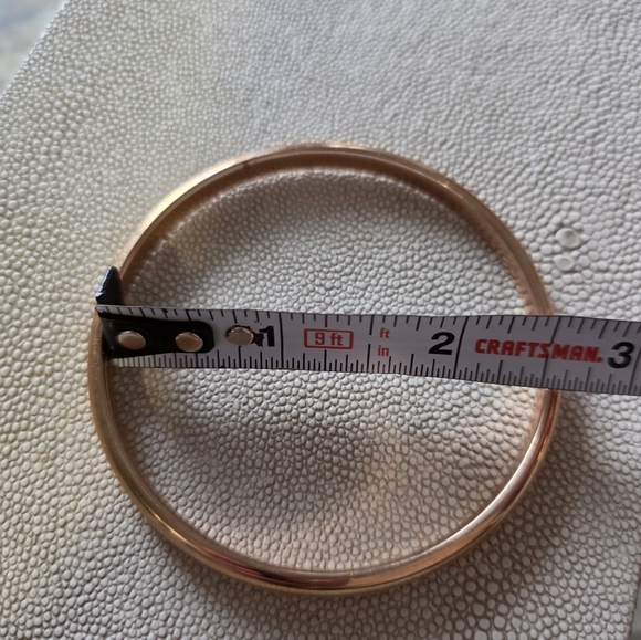 Elegant Gold Tone Bangle Bracelet - Picture 13 of 14